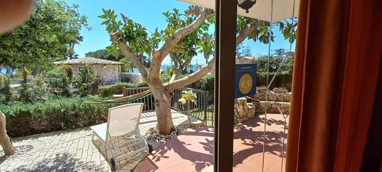 A Due Passi Dal Mare Con Piscina Villa Fontane Bianche Ngoại thất bức ảnh