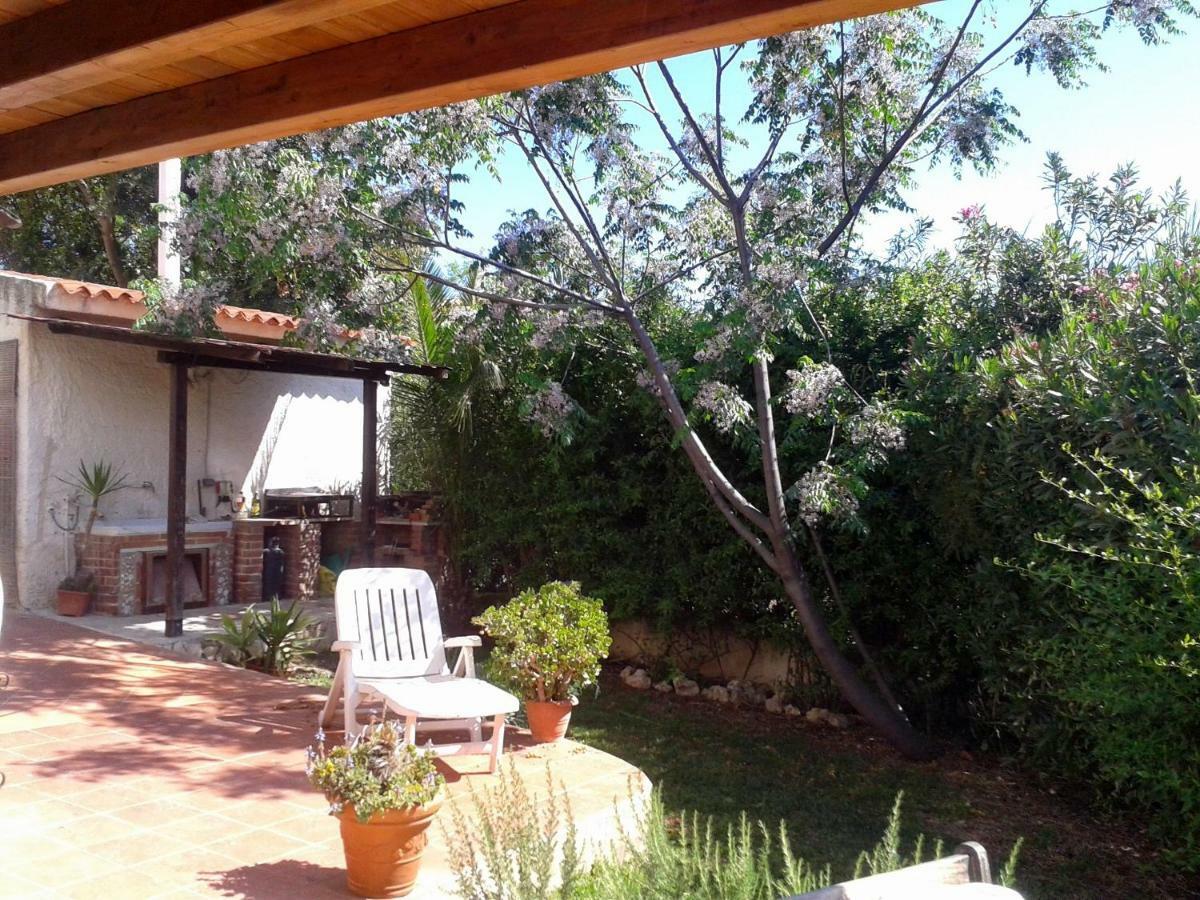 A Due Passi Dal Mare Con Piscina Villa Fontane Bianche Ngoại thất bức ảnh