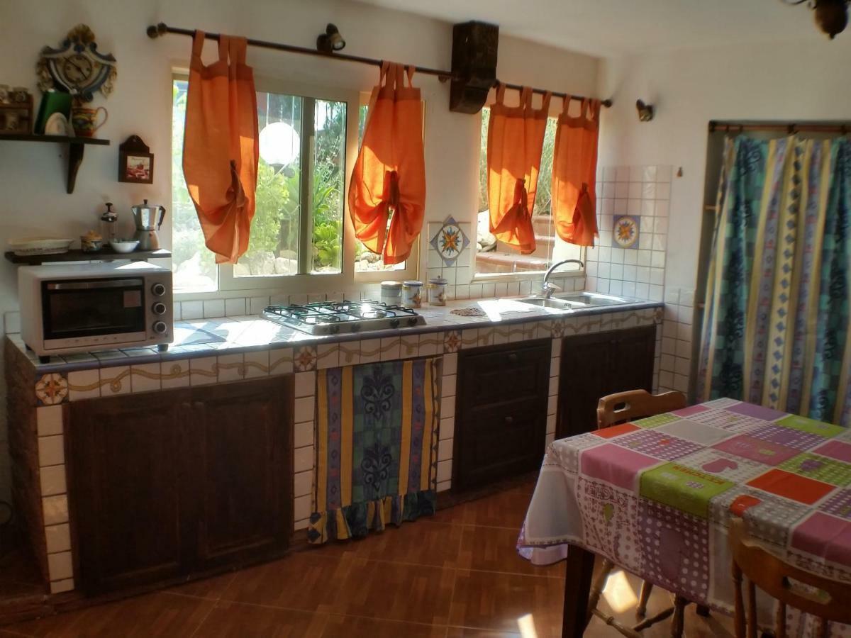 A Due Passi Dal Mare Con Piscina Villa Fontane Bianche Ngoại thất bức ảnh